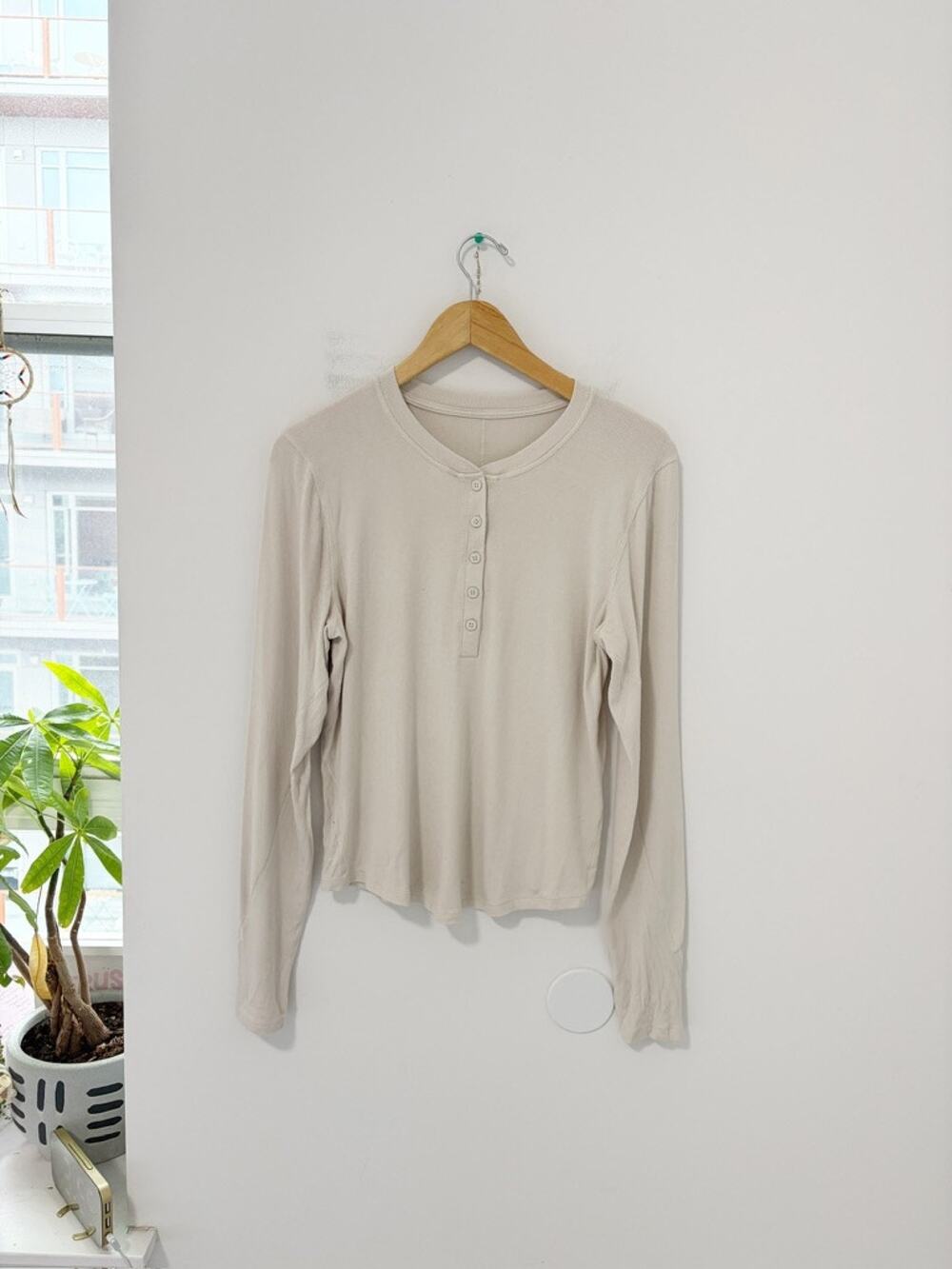 Lululemon Hold Tight Long Sleeve Ribbed Henley Top in Bone Size 8